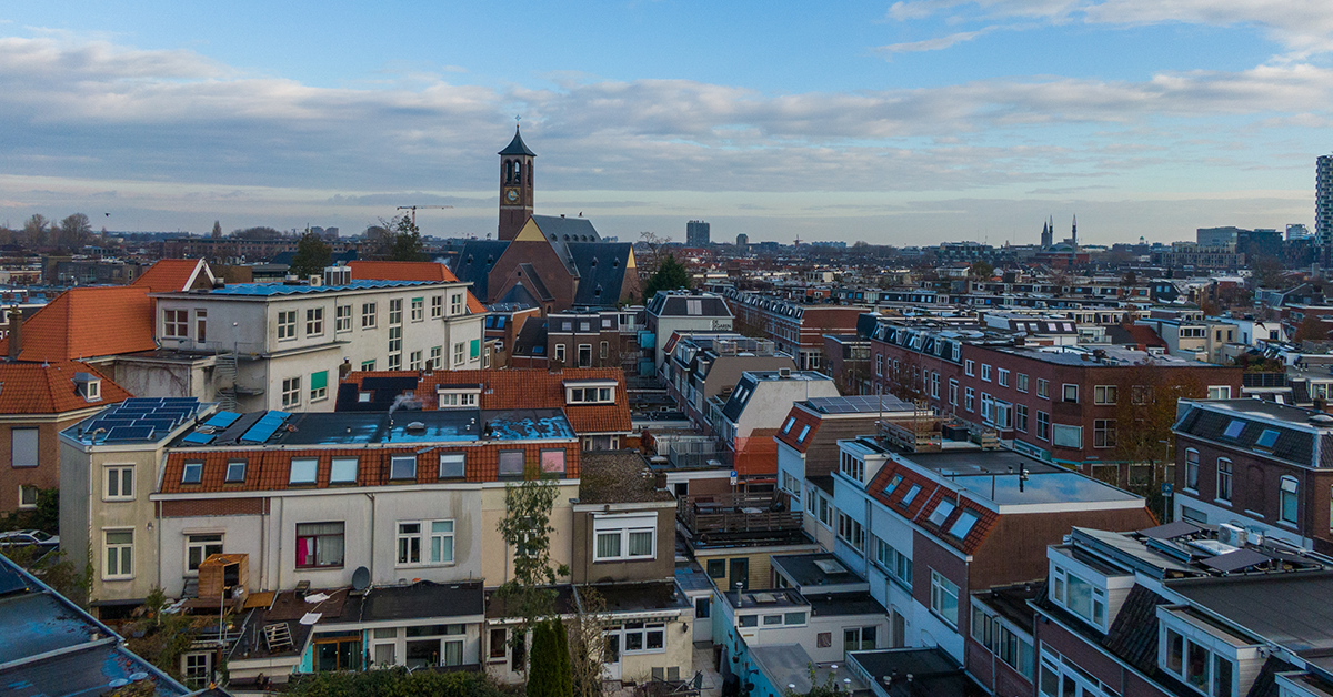 Hoog uitzicht over Utrecht, met een prachtig panorama van de stad en zijn karakteristieke gebouwen.